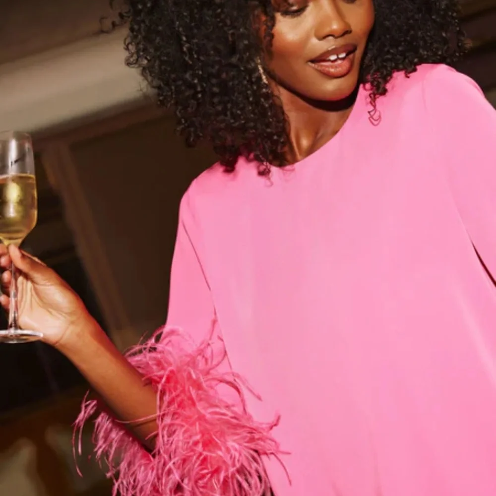 Tuckernuck Pink Dress with Feathered Sleeves
This dress was altered see last pic - Picture 3 of 6